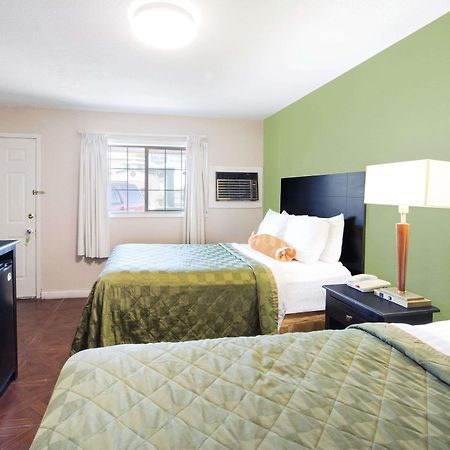 Executive Inn & Kitchenette Suites-איגל פאס מראה חיצוני תמונה