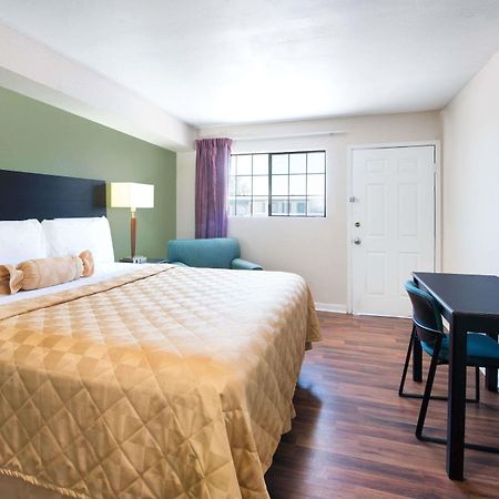 Executive Inn & Kitchenette Suites-איגל פאס מראה חיצוני תמונה