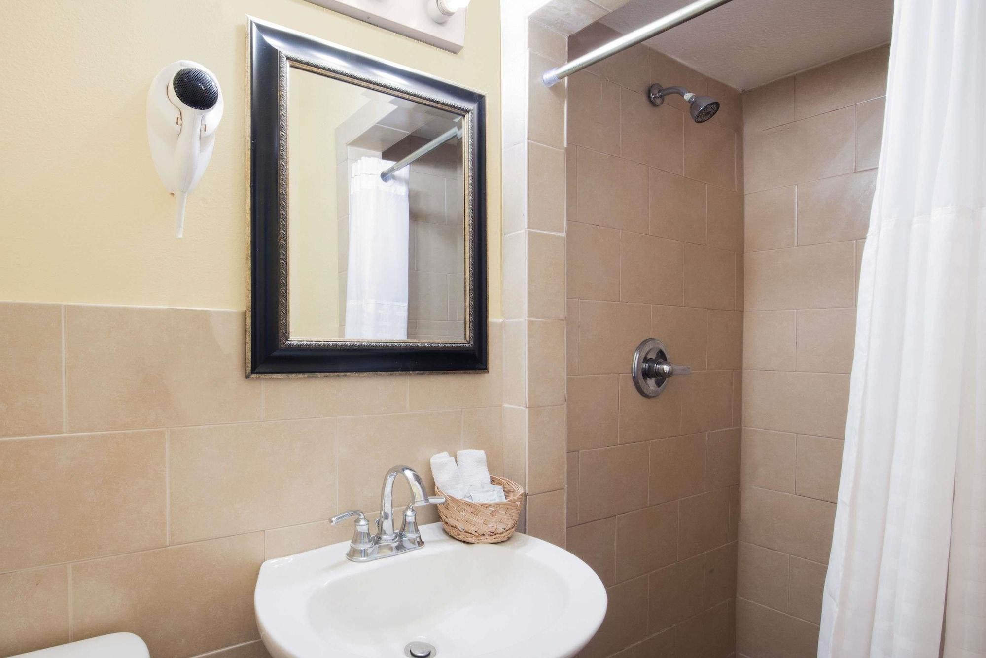 Executive Inn & Kitchenette Suites-איגל פאס מראה חיצוני תמונה