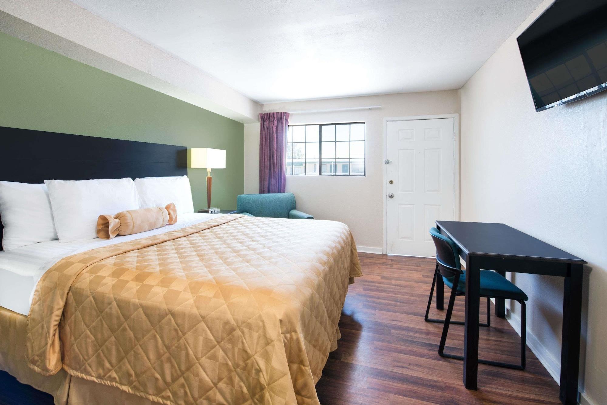 Executive Inn & Kitchenette Suites-איגל פאס מראה חיצוני תמונה
