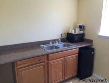 Executive Inn & Kitchenette Suites-איגל פאס מראה חיצוני תמונה