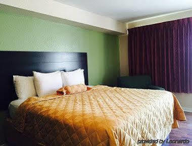 Executive Inn & Kitchenette Suites-איגל פאס מראה חיצוני תמונה
