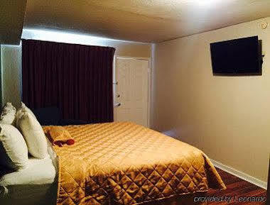 Executive Inn & Kitchenette Suites-איגל פאס מראה חיצוני תמונה