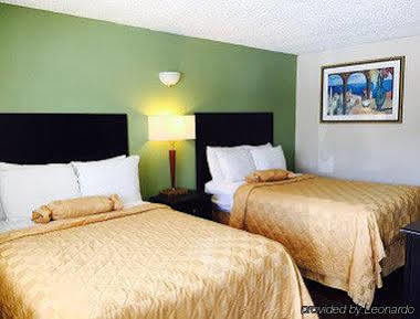 Executive Inn & Kitchenette Suites-איגל פאס מראה חיצוני תמונה