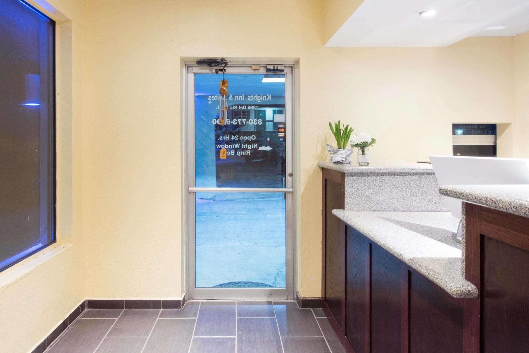 Executive Inn & Kitchenette Suites-איגל פאס מראה חיצוני תמונה