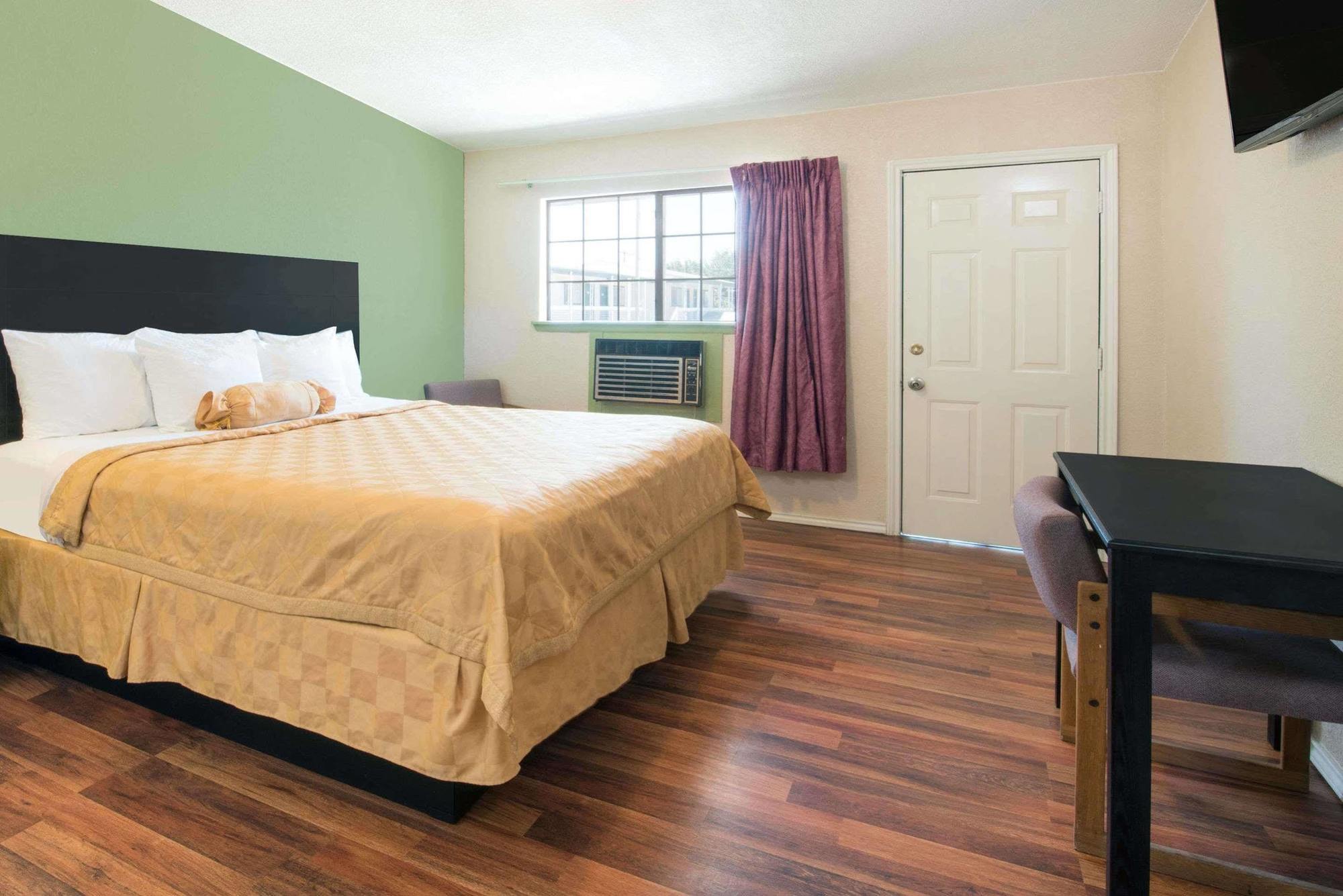 Executive Inn & Kitchenette Suites-איגל פאס מראה חיצוני תמונה