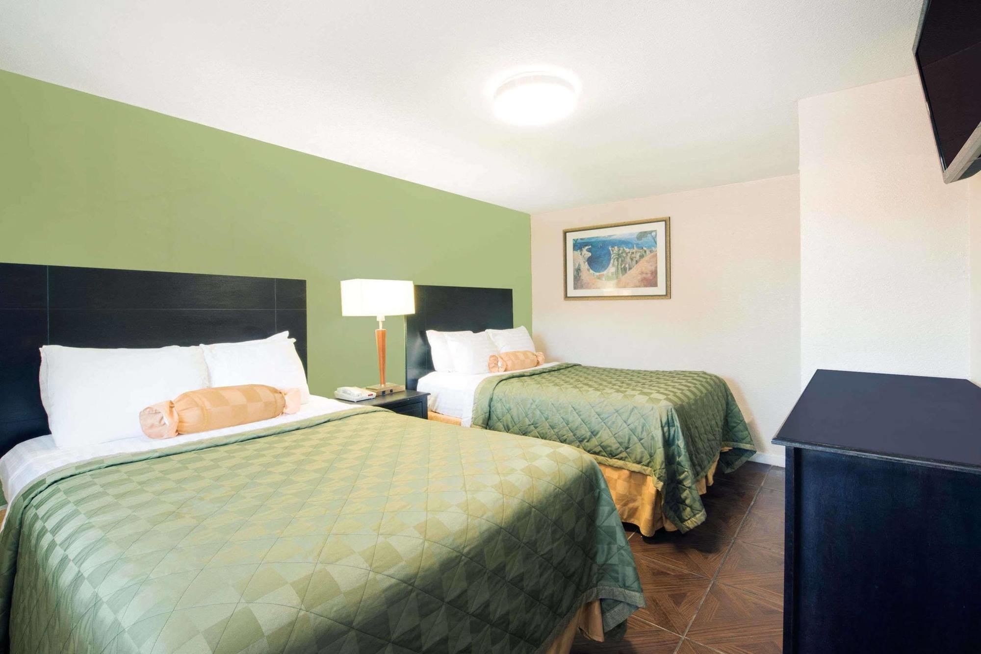 Executive Inn & Kitchenette Suites-איגל פאס מראה חיצוני תמונה