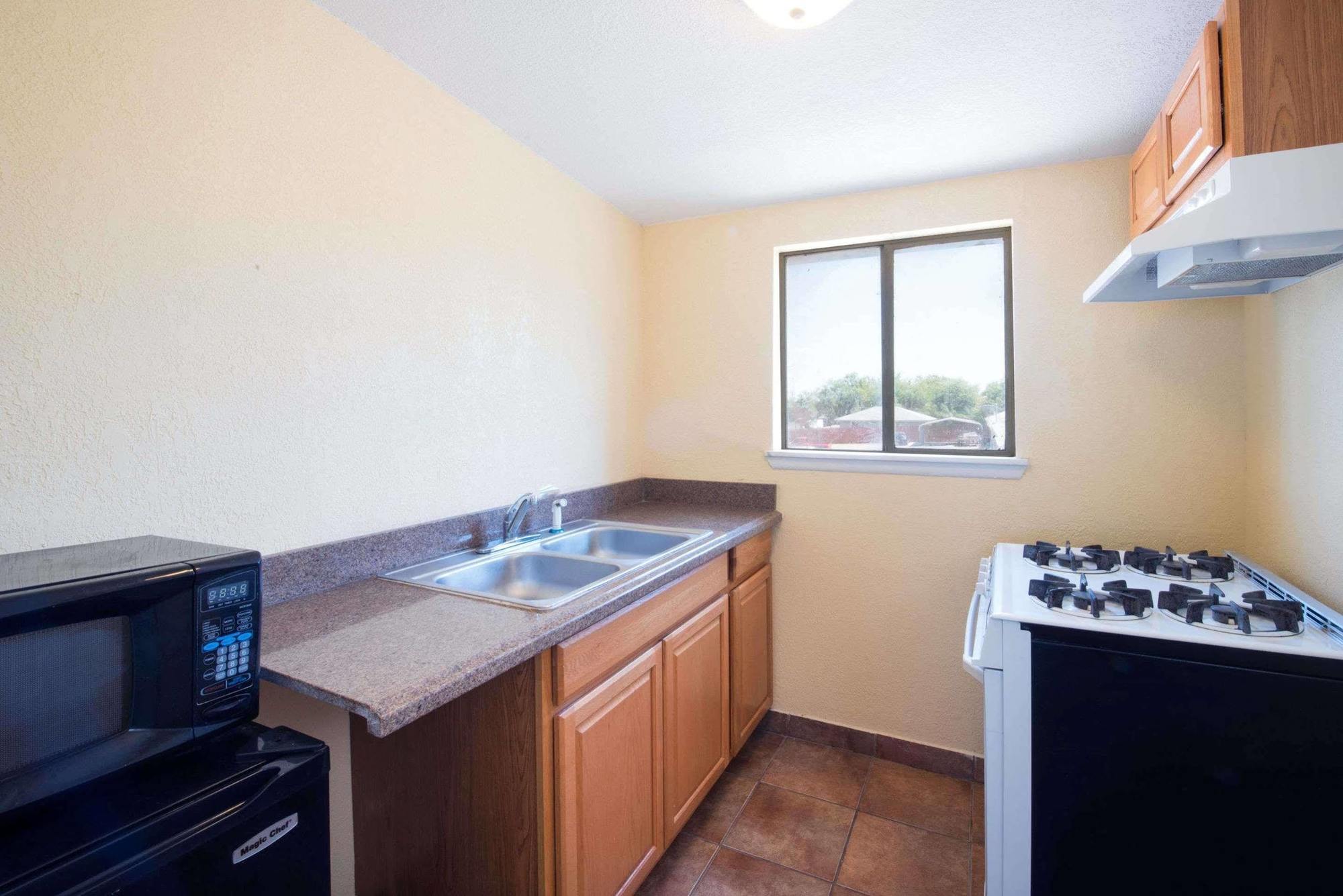 Executive Inn & Kitchenette Suites-איגל פאס מראה חיצוני תמונה