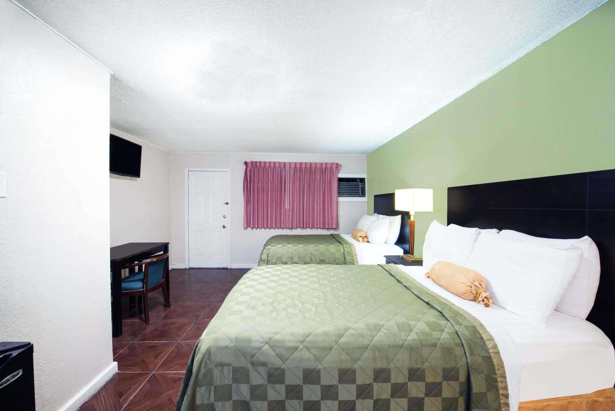 Executive Inn & Kitchenette Suites-איגל פאס מראה חיצוני תמונה