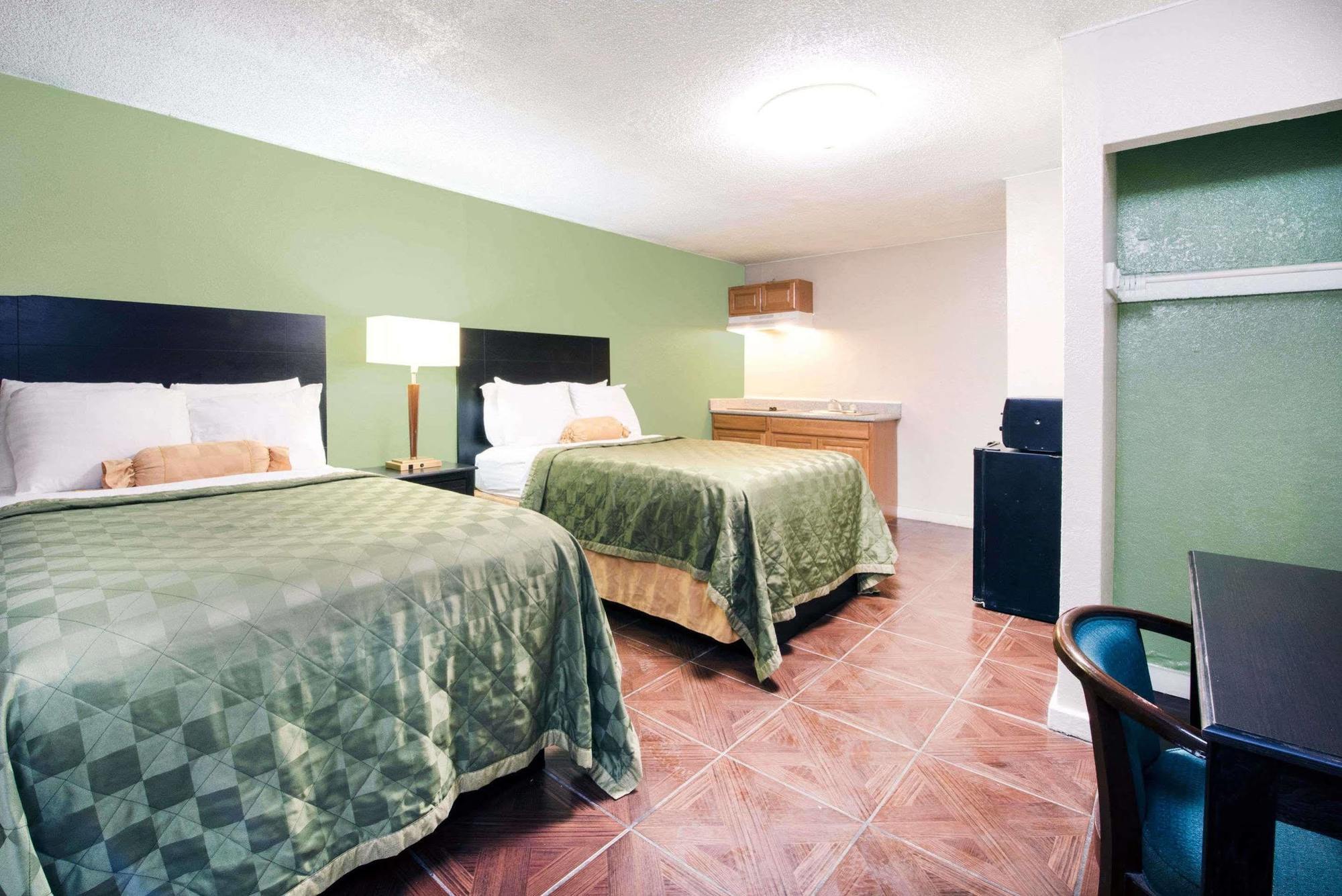 Executive Inn & Kitchenette Suites-איגל פאס מראה חיצוני תמונה