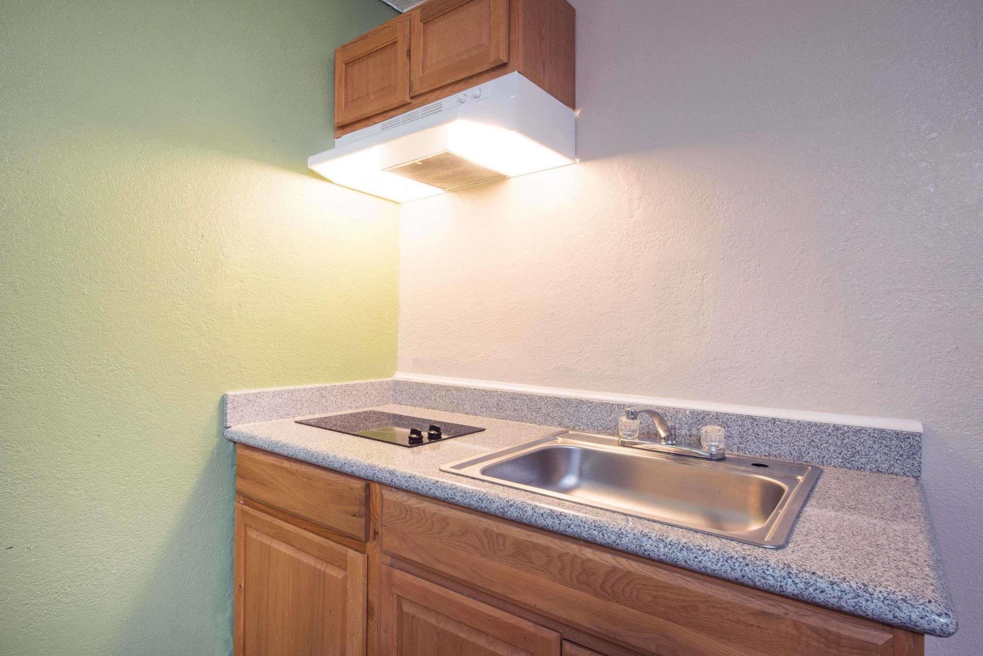 Executive Inn & Kitchenette Suites-איגל פאס מראה חיצוני תמונה