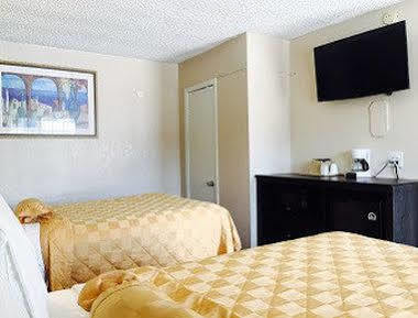Executive Inn & Kitchenette Suites-איגל פאס מראה חיצוני תמונה